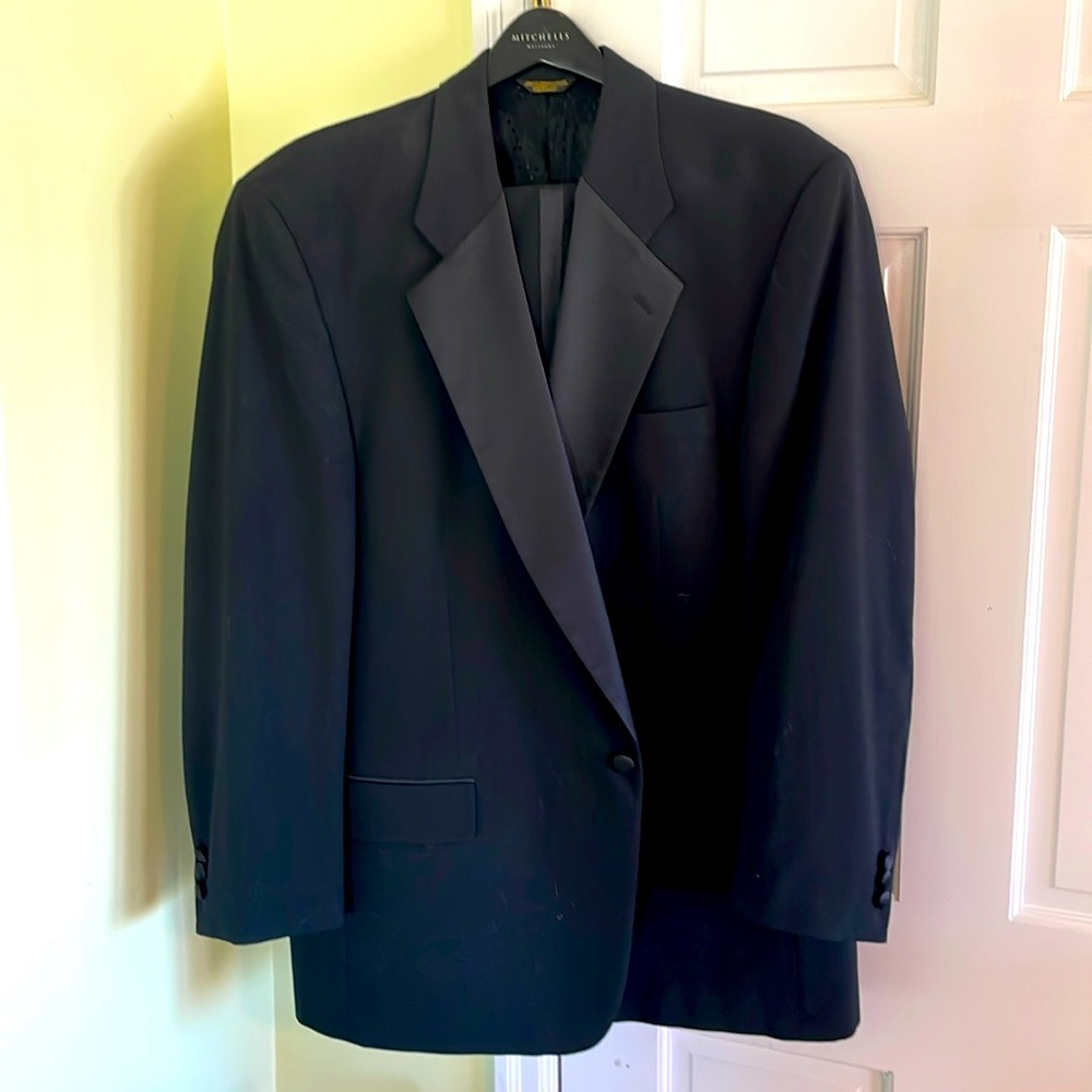 Tuxedo in excellent condition.